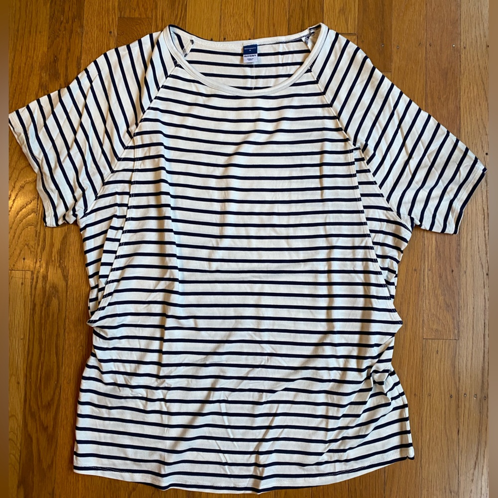 Old Navy nursing tee